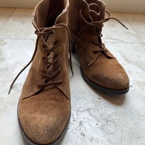 Matisse Vinny low heal ankle boots size 7.5 Tan Suede